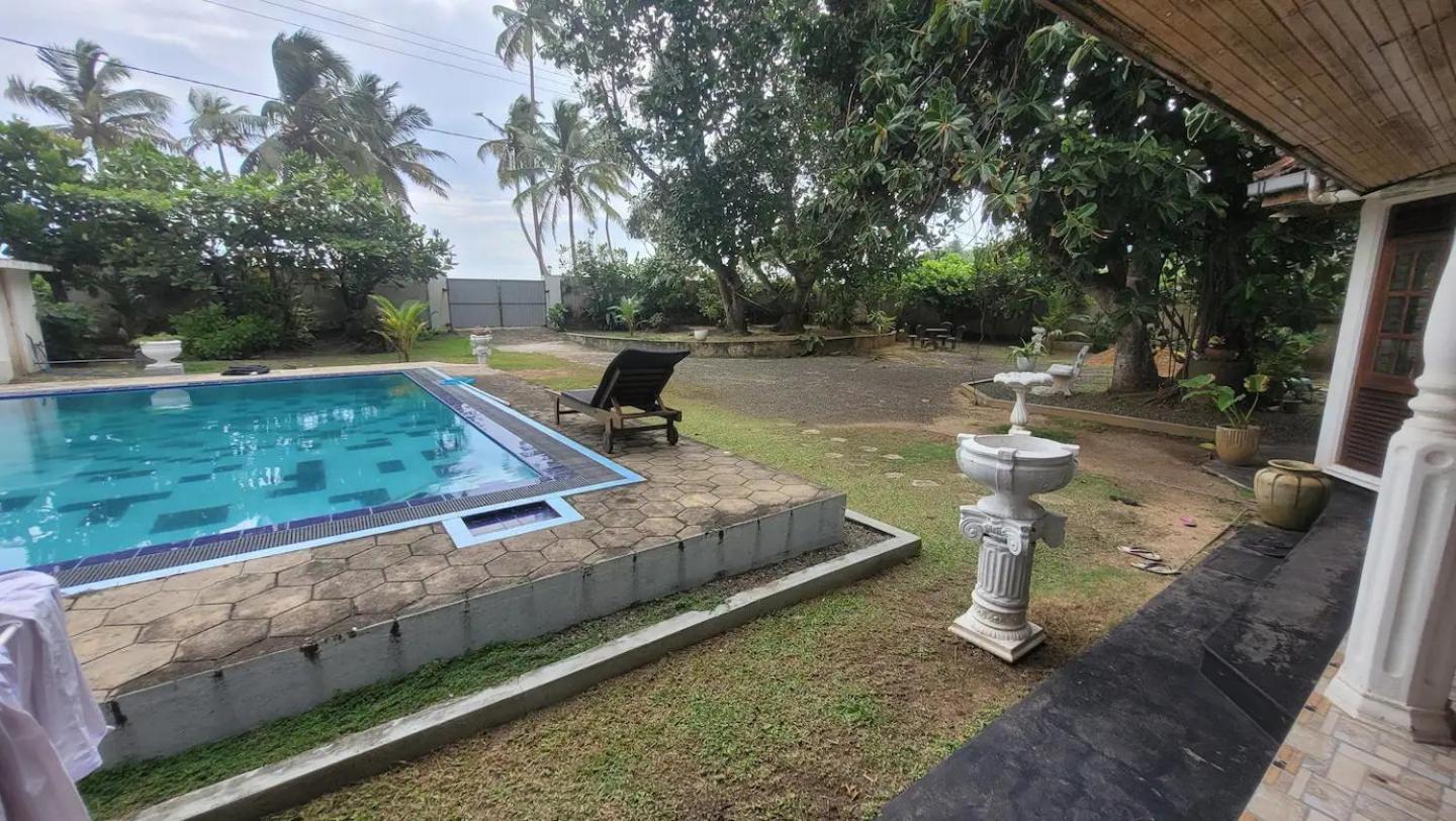 Villa Sea Sprays Hikkaduwa Exterior photo