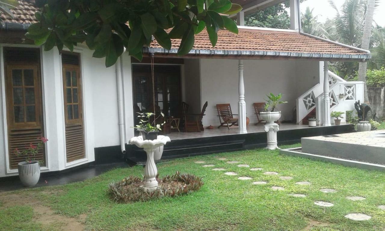 Villa Sea Sprays Hikkaduwa Exterior photo